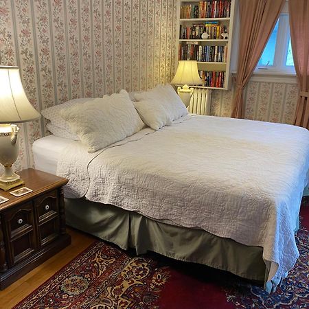 Bernard Gray Hall Bed And Breakfast Ниагара-он-те-Лейк Экстерьер фото