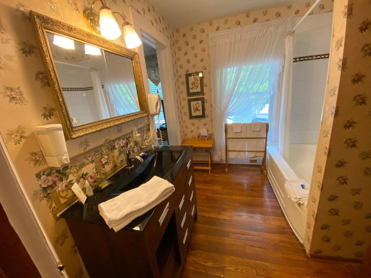 Bernard Gray Hall Bed And Breakfast Ниагара-он-те-Лейк Экстерьер фото
