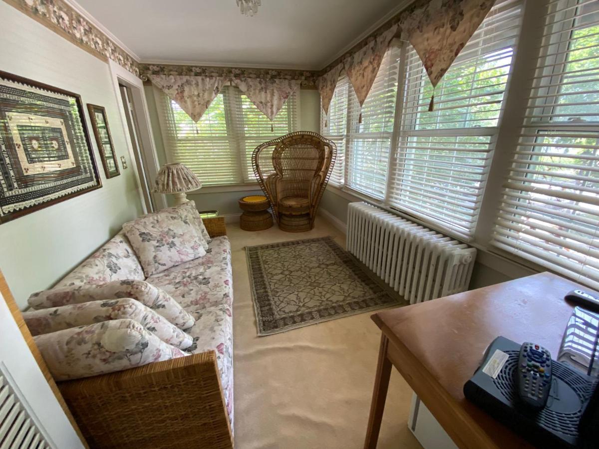 Bernard Gray Hall Bed And Breakfast Ниагара-он-те-Лейк Экстерьер фото