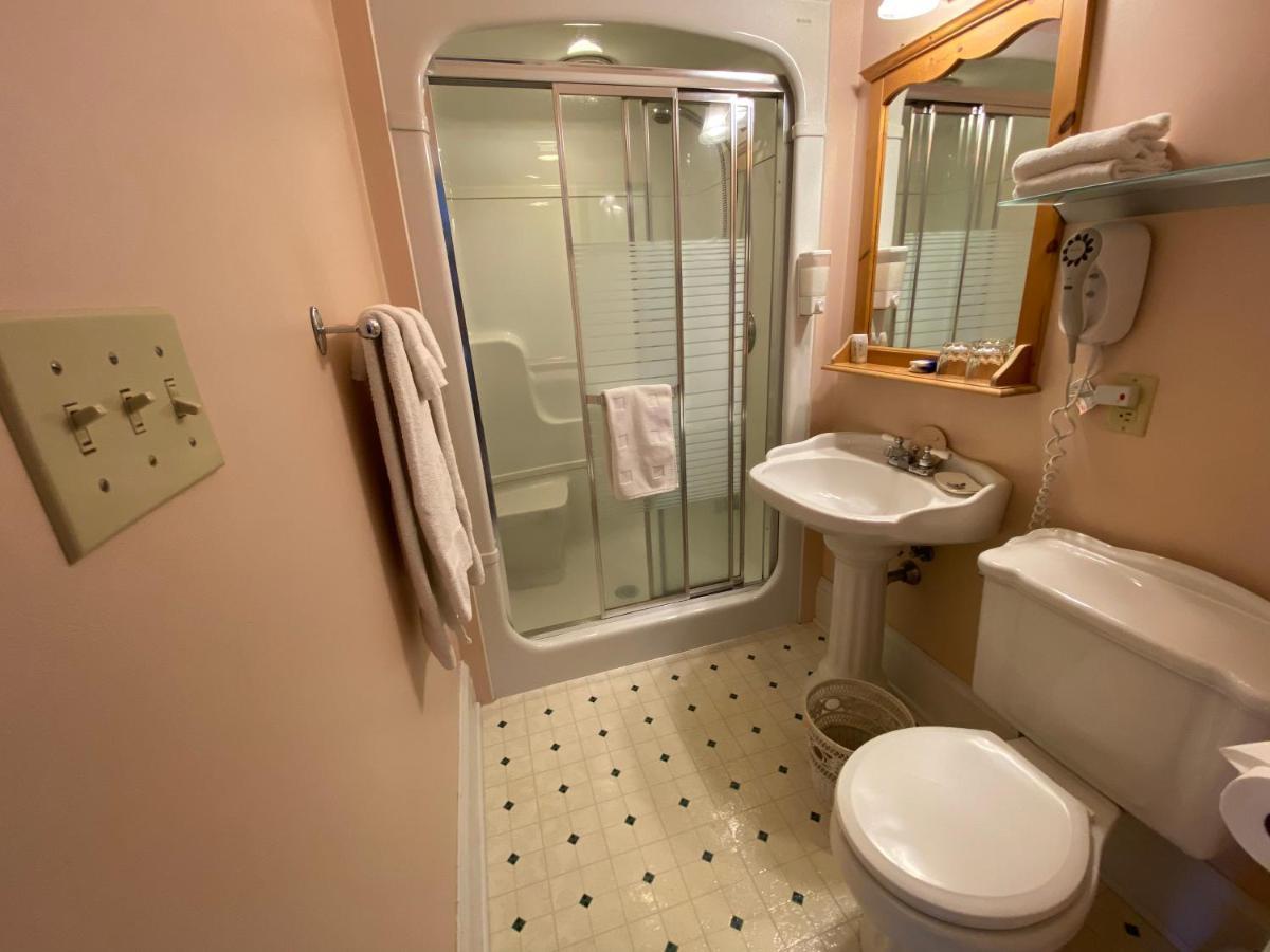 Bernard Gray Hall Bed And Breakfast Ниагара-он-те-Лейк Экстерьер фото